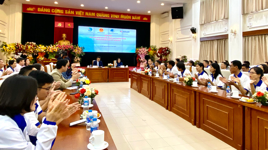 Quang cảnh buổi gặp mặt. Ảnh Ngô Chuyên.