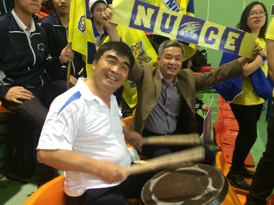 Hình ảnh gần gũi của GS.TS Trần Minh Tú khi rời bục giảng. Ảnh NVCC.