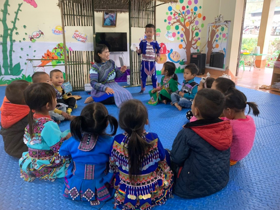 Một tíết học của cô trò Trường Mầm non Nậm Chảy. Ảnh NVCC. Một tíết học của cô trò Trường Mầm non Nậm Chảy. Ảnh NVCC.