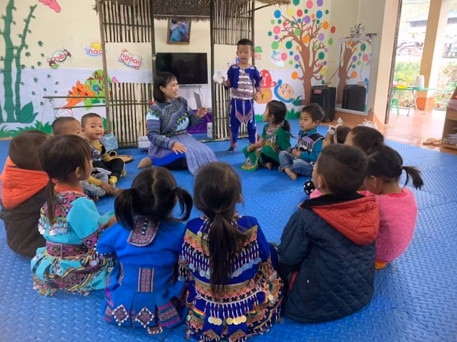Một tíết học của cô trò Trường Mầm non Nậm Chảy. Ảnh NVCC.