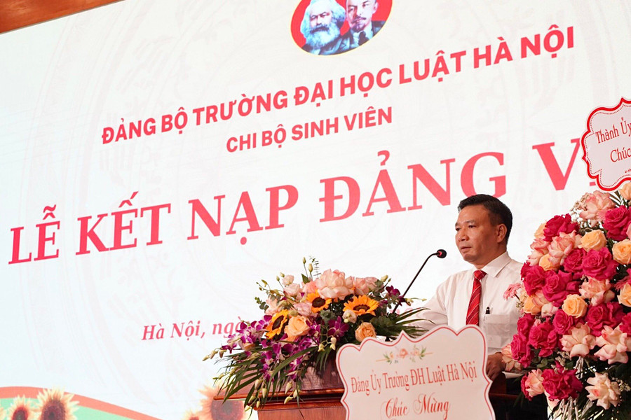 TS. Chu Mạnh Hùng, Bí thư Đảng ủy-Chủ tịch Hội đồng Trường, Trường ĐH Luật Hà Nội phát biểu.