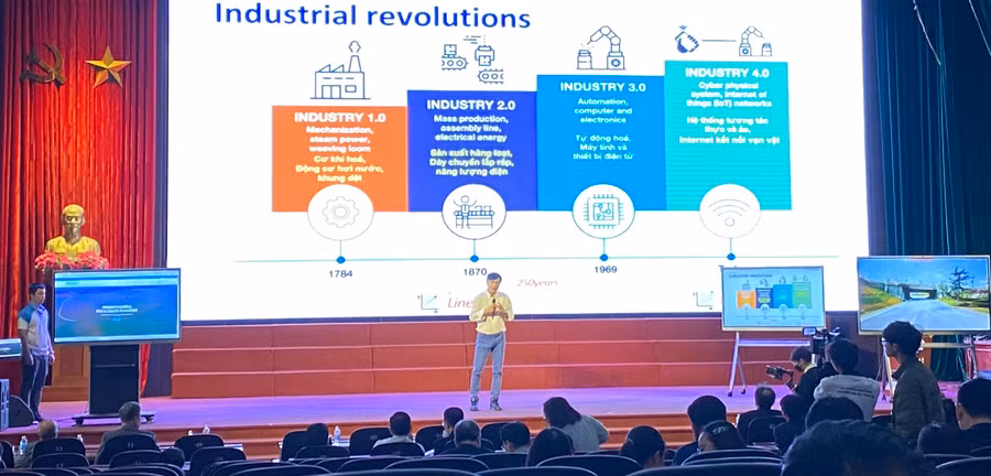 Các nhà khoa học chia sẻ tại Hội nghị. Ảnh: Ngô Chuyên.