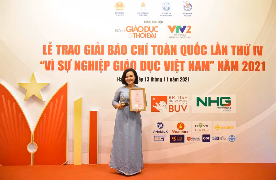 Phóng viên Lê Tường Vân – hai lần đạt giải Giải báo chí vì sự nghiệp Giáo dục Việt Nam. Ảnh NVCC.