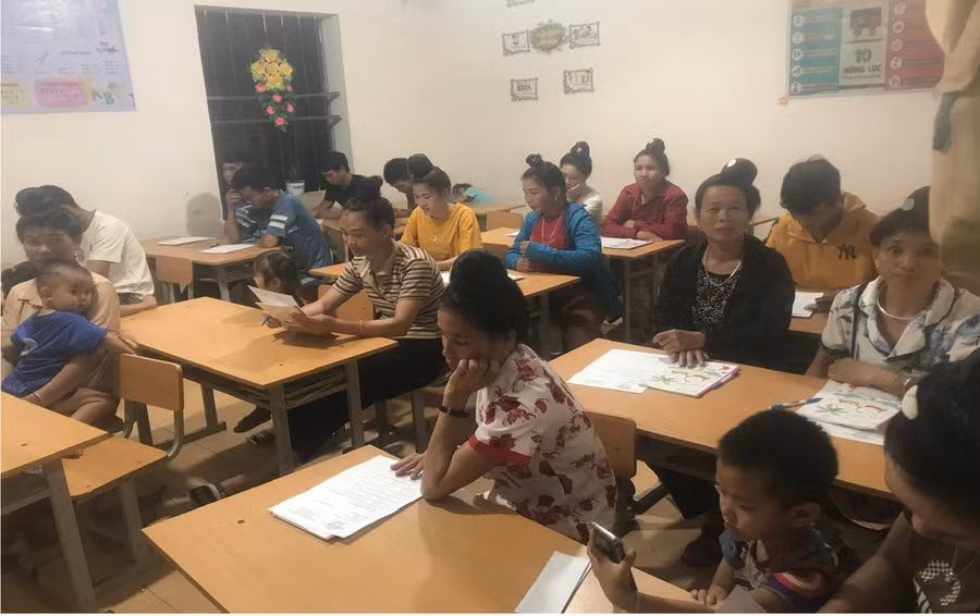 Học viên tham gia lớp xoá mù của Trường Tiểu học Khong Hin chủ yếu là người DTTS.