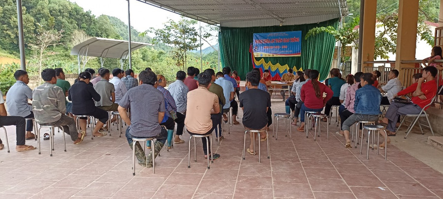 Chủ đề ngoại khóa an toàn giao thông dành cho học viên xoá mù chữ. Ảnh NVCC.