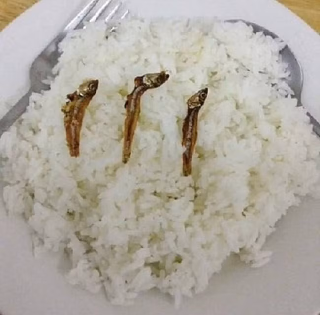 Bữa ăn cuối tháng chỉ sinh viên mới hiểu thấu ảnh 2