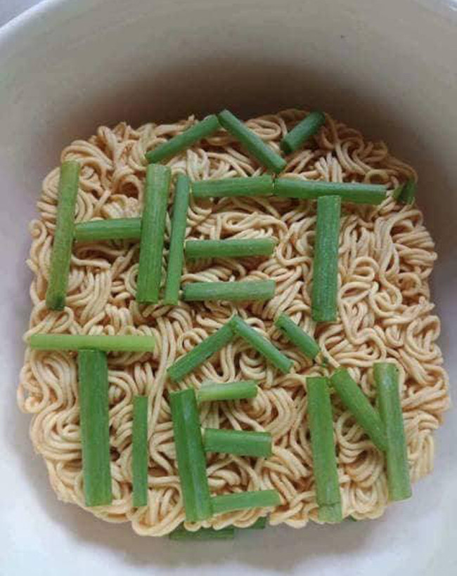 Bữa ăn cuối tháng chỉ sinh viên mới hiểu thấu ảnh 1