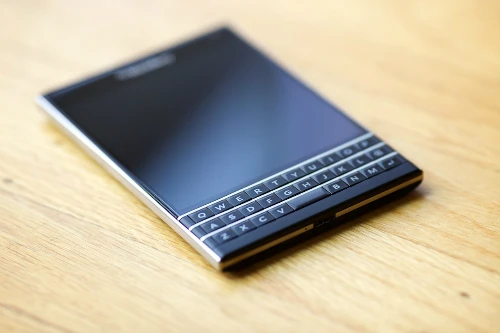 BlackBerry Passport loạn giá