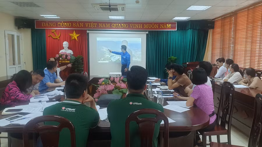 Ông Thân Trung Kiên - Bí thư Tỉnh đoàn, Chủ tịch Hội Liên hiệp Thanh Niên tỉnh Bắc Giang chủ trì cuộc họp Ban tổ chức Giải chạy cộng đồng.