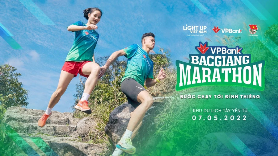 Giải Marathon “Bước chạy tới đỉnh thiêng” khai mạc vào rạng sáng  7/5.