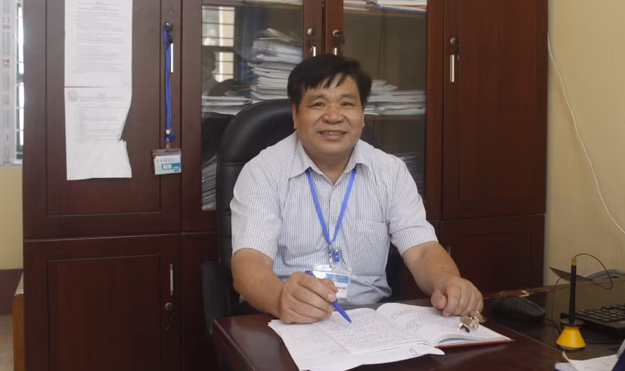 Thầy Đồng Quang Hợp - Hiệu trưởng trường THCS Nghĩa Hòa chia sẻ về công tác giáo dục hướng nghiệp cho học sinh.