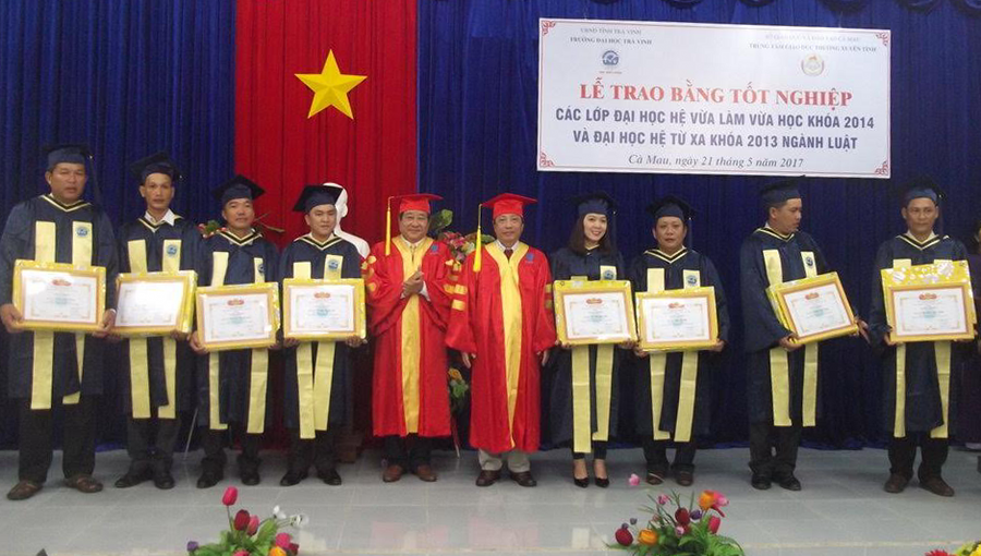 Trường Đại học Trà Vinh trao bằng Đại học cho gần 200 sinh viên tại tỉnh Cà Mau