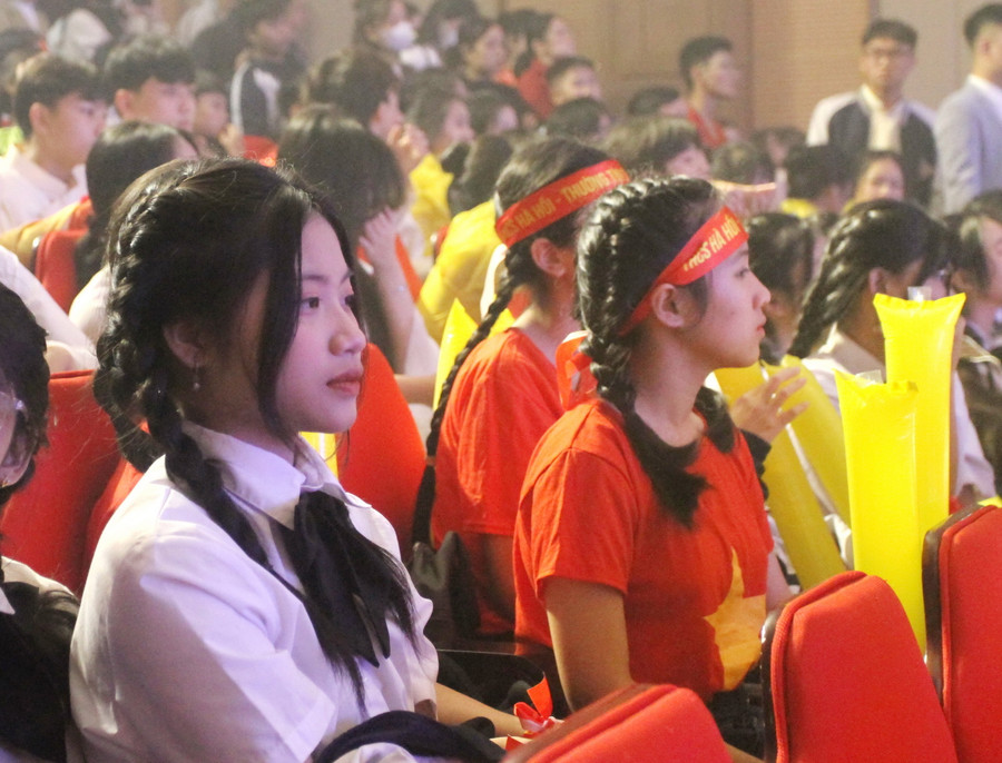Liên hoan thu hút hàng nghìn học sinh trên địa bàn thành phố tham dự. Liên hoan thu hút hàng nghìn học sinh trên địa bàn thành phố tham dự.