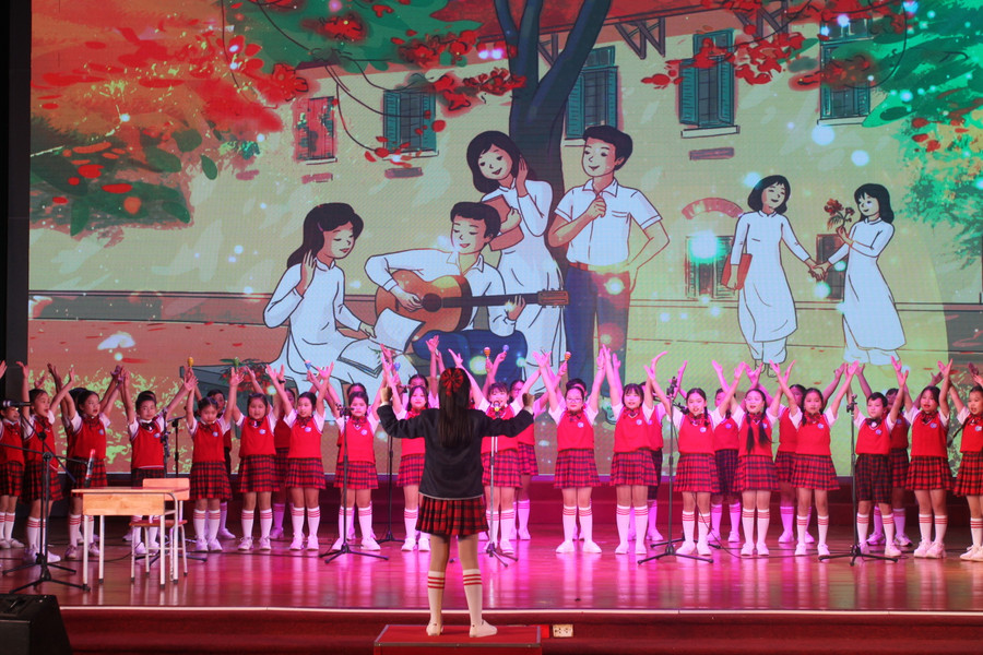 Tham gia liên hoan cấp Thành phố là những tiết mục xuất sắc nhất, được chuẩn bị nghiêm túc, dàn dựng công phu. Tham gia liên hoan cấp Thành phố là những tiết mục xuất sắc nhất, được chuẩn bị nghiêm túc, dàn dựng công phu.