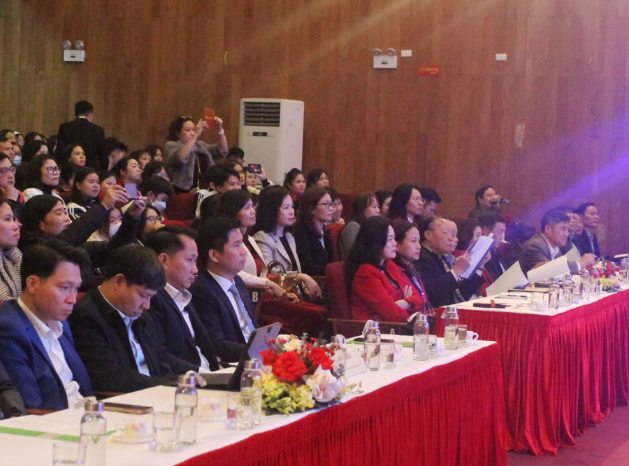 Các đại biểu và Ban Giám khảo liên hoan. Các đại biểu và Ban Giám khảo liên hoan.