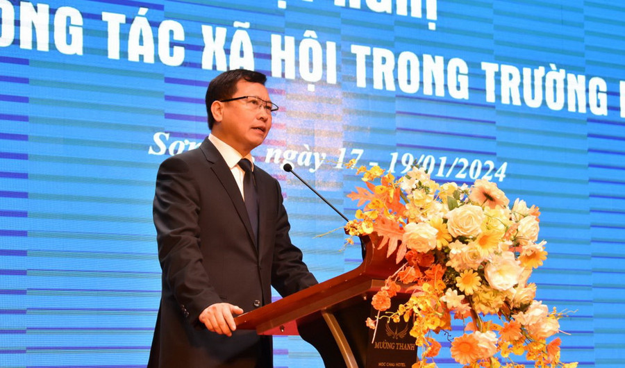 Vụ trưởng Trần Văn Đạt phát biểu khai mạc hội nghị tập huấn. Vụ trưởng Trần Văn Đạt phát biểu khai mạc hội nghị tập huấn.