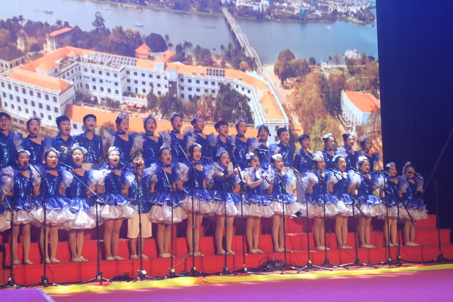 Liên hoan là hoạt động văn hóa, nghệ thuật có ý nghĩa thiết thực góp phần nâng cao đời sống văn hóa tinh thần trong giáo viên và học sinh.