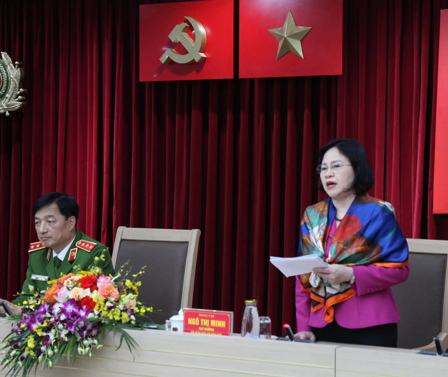 Thứ trưởng Bộ GD&ĐT Ngô Thị Minh phát biểu tại lễ ký kết. Thứ trưởng Bộ GD&ĐT Ngô Thị Minh phát biểu tại lễ ký kết.