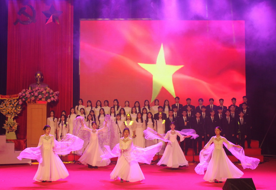 Tiết mục tham dự liên hoan cấp thành phố thể hiện sự quan tâm, đầu tư của các nhà trường, sự nhiệt tình hưởng ứng sôi nổi của phụ huynh và học sinh, tạo hiệu ứng và lan tỏa sâu rộng. Tiết mục tham dự liên hoan cấp thành phố thể hiện sự quan tâm, đầu tư của các nhà trường, sự nhiệt tình hưởng ứng sôi nổi của phụ huynh và học sinh, tạo hiệu ứng và lan tỏa sâu rộng.