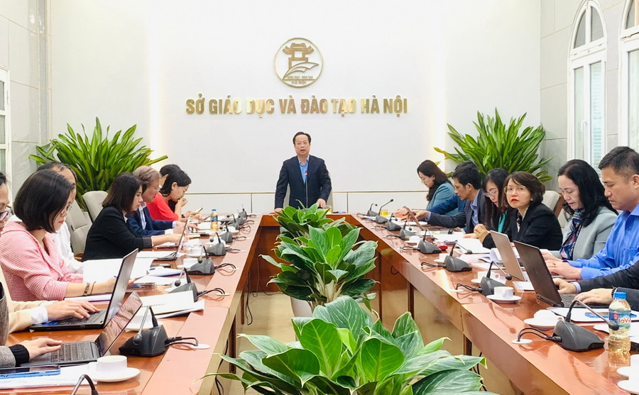 Giám đốc Sở GD&ĐT Hà Nội Trần Thế Cương chủ trì hội nghị. Giám đốc Sở GD&ĐT Hà Nội Trần Thế Cương chủ trì hội nghị.