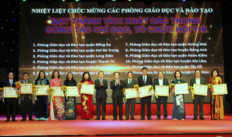 Các Phòng GD&ĐT đạt thành tích xuất sắc trong công tác chỉ đạo, tổ chức hội thi. Các Phòng GD&ĐT đạt thành tích xuất sắc trong công tác chỉ đạo, tổ chức hội thi.
