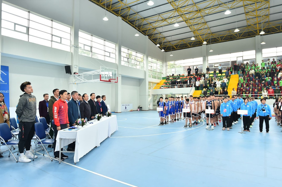 Các đại biểu dự lễ khai mạc. Các đại biểu dự lễ khai mạc.