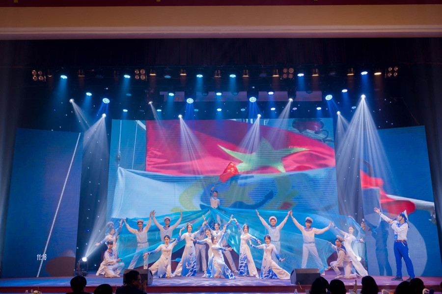 Một tiết mục công diễn tại lễ bế mạc.