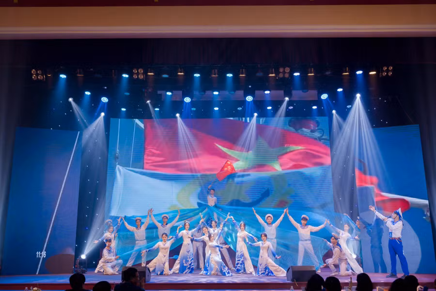 Một tiết mục công diễn tại lễ bế mạc. Một tiết mục công diễn tại lễ bế mạc.