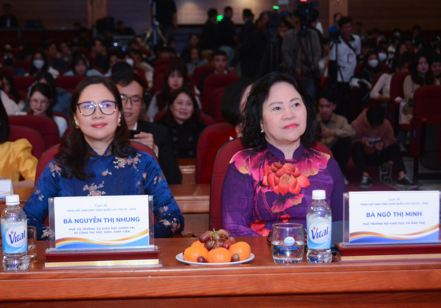 Các đại biểu dự chương trình.