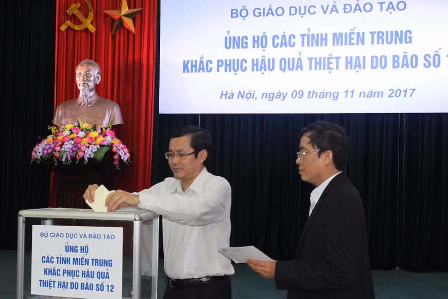Bộ GD&ĐT phát động quyên góp ủng hộ các tỉnh miền Trung khắc phục hậu quả thiệt hại do bão số 12