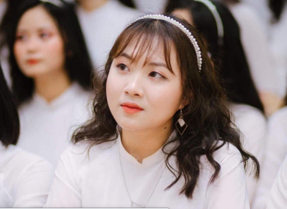 Đinh Thị Kim Ngân nữ thủ khoa khối C năm 2021. Ảnh NVCC,