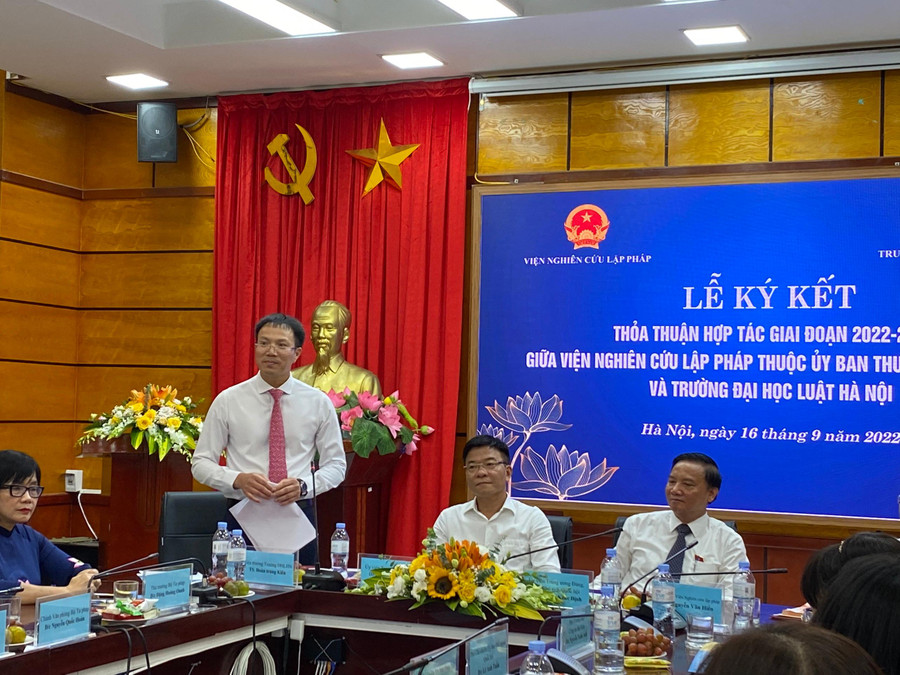 TS Đoàn Trung Kiên phát biểu. Ảnh NC