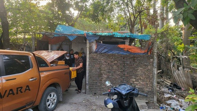 Khu vực lực lượng chức năng phát hiện, kiểm tra số hàng hóa. Khu vực lực lượng chức năng phát hiện, kiểm tra số hàng hóa.