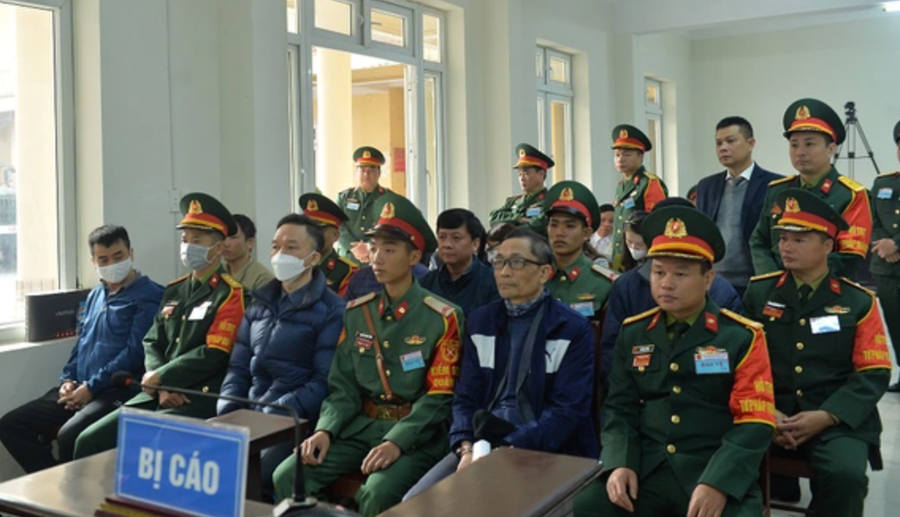 Hình ảnh bị cáo tại tòa sáng 27/12.
