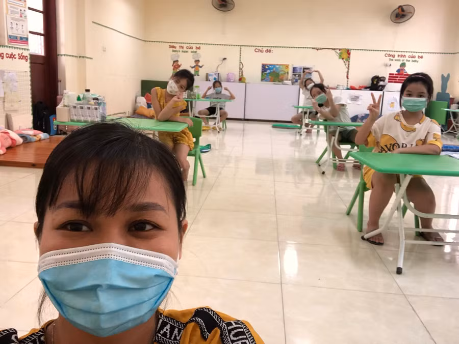 Cô Hạnh và học trò làm quen với khu cách ly.