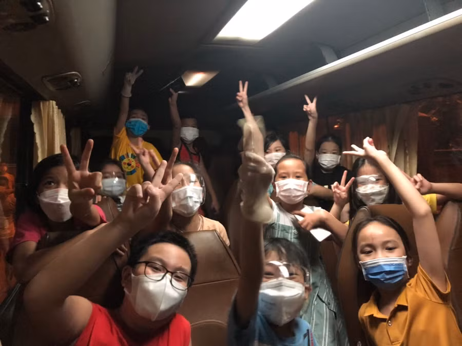 Học sinh Trường Tiểu học Võ Cường hoàn thành cách ly y tế trở về nhà tối 25/8.