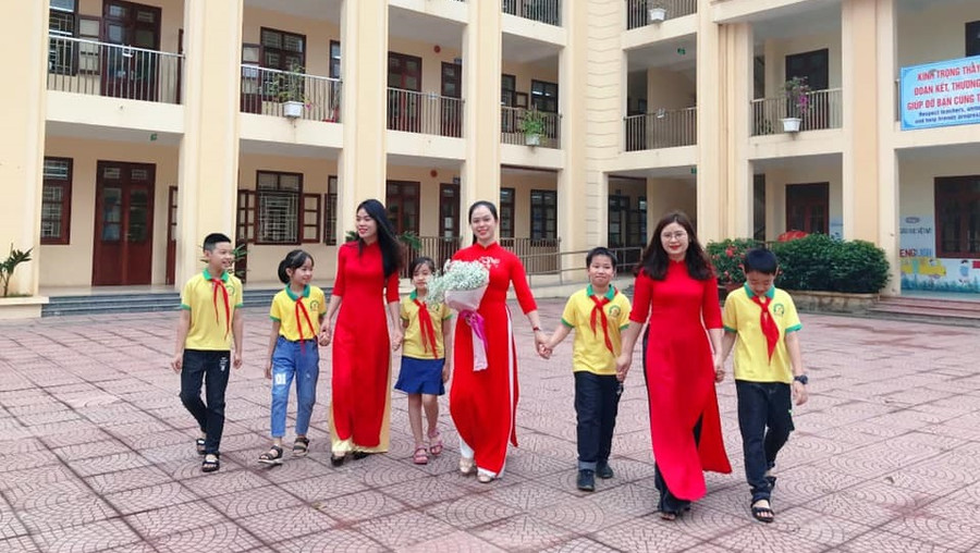 Giáo viên học sinh trường tiểu học Võ Cường (Ảnh tư liệu).