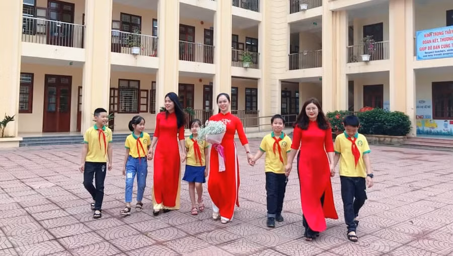 Giáo viên học sinh trường tiểu học Võ Cường (Ảnh tư liệu).