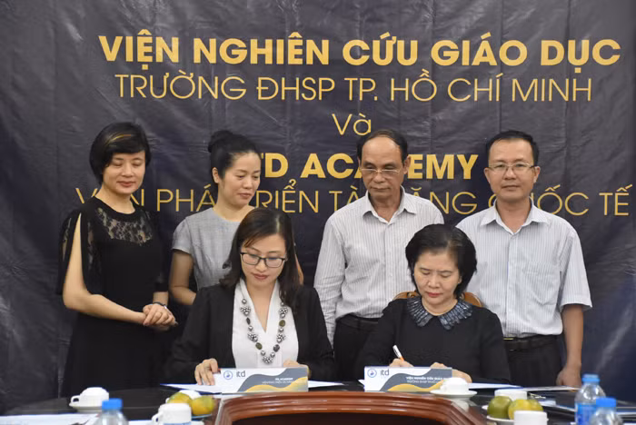 Đại diện ITD Academy và IER ký thỏa thuận hợp tác