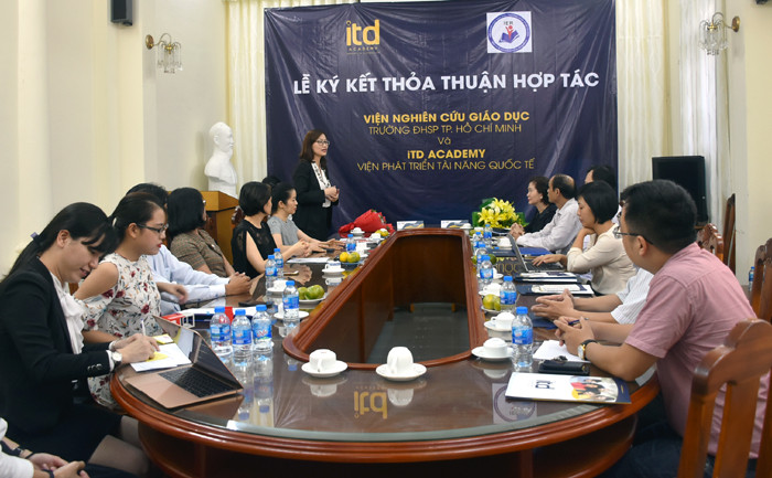 TS Nguyễn Thúy Hồng Vân phát biểu tại buổi lễ