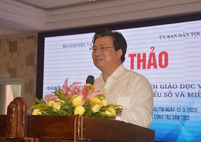 Thứ trưởng Bộ GD&ĐT Nguyễn Hữu Độ phát biểu tại hội thảo