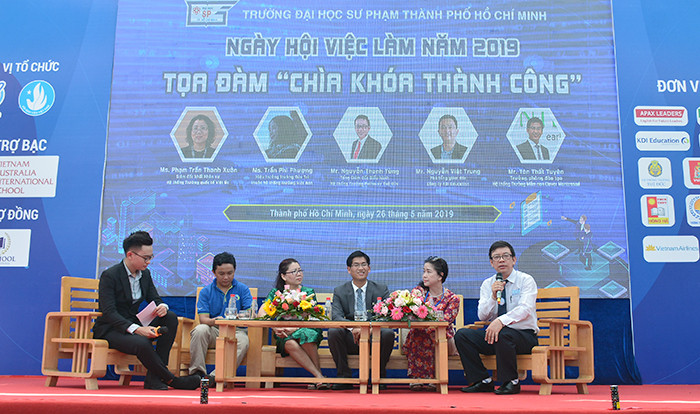 Chương trình tọa đàm “Chìa khóa thành công” diễn ra tại ngày hội Chương trình tọa đàm “Chìa khóa thành công” diễn ra tại ngày hội