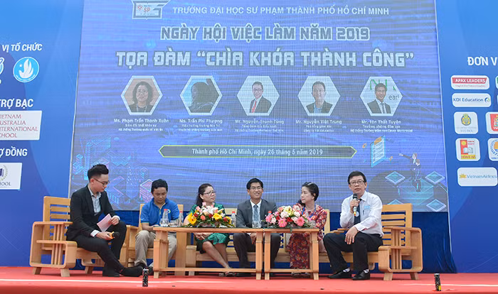 Chương trình tọa đàm “Chìa khóa thành công” diễn ra tại ngày hội