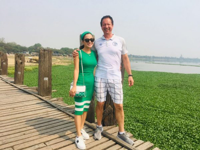 Ánh My hạnh phúc cùng chồng - Arman Barimani trong một chuyến du lịch. Ánh My hạnh phúc cùng chồng - Arman Barimani trong một chuyến du lịch.
