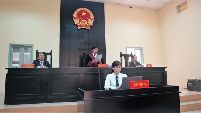 Thẩm phán Nguyễn Quang Huynh tuyên án