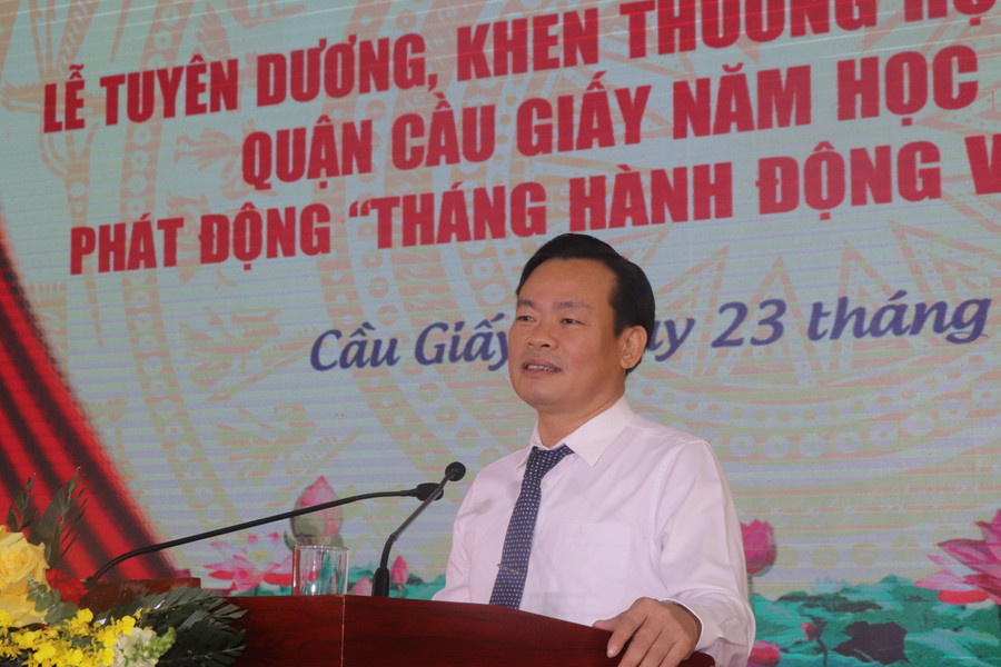 Ông Bùi Tuấn Anh - Chủ tịch UBND quận Cầu Giấy phát biểu tại buổi lễ. Ông Bùi Tuấn Anh - Chủ tịch UBND quận Cầu Giấy phát biểu tại buổi lễ.