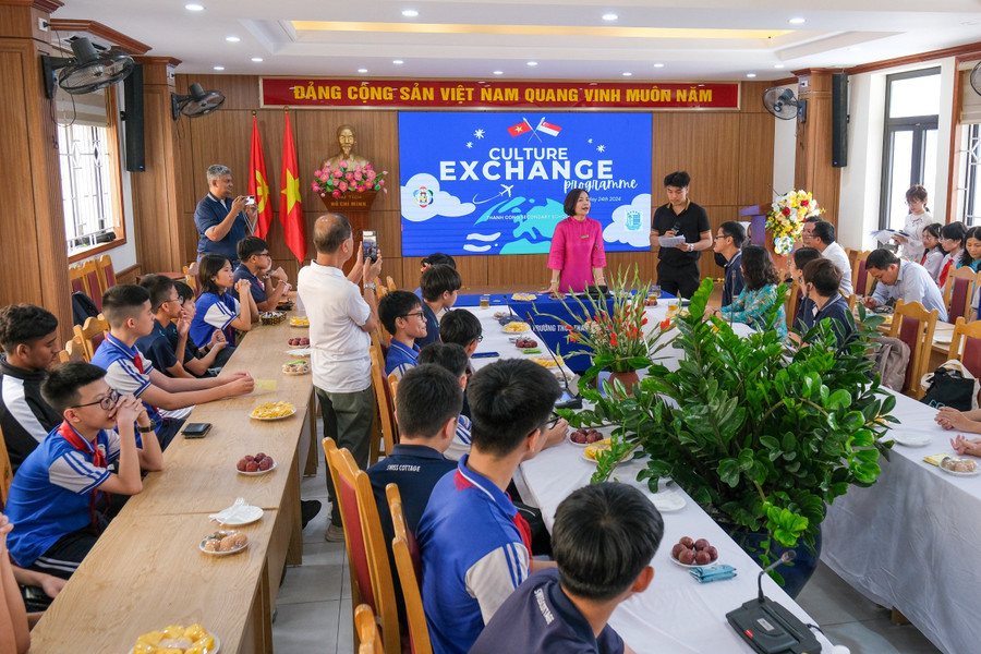 Quang cảnh buổi gặp mặt giao lưu tại trường THCS Thành Công. Quang cảnh buổi gặp mặt giao lưu tại trường THCS Thành Công.