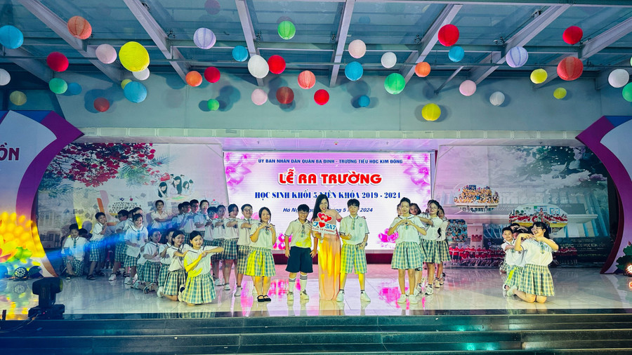 Hình ảnh buổi lễ ra trường học sinh khối 5.