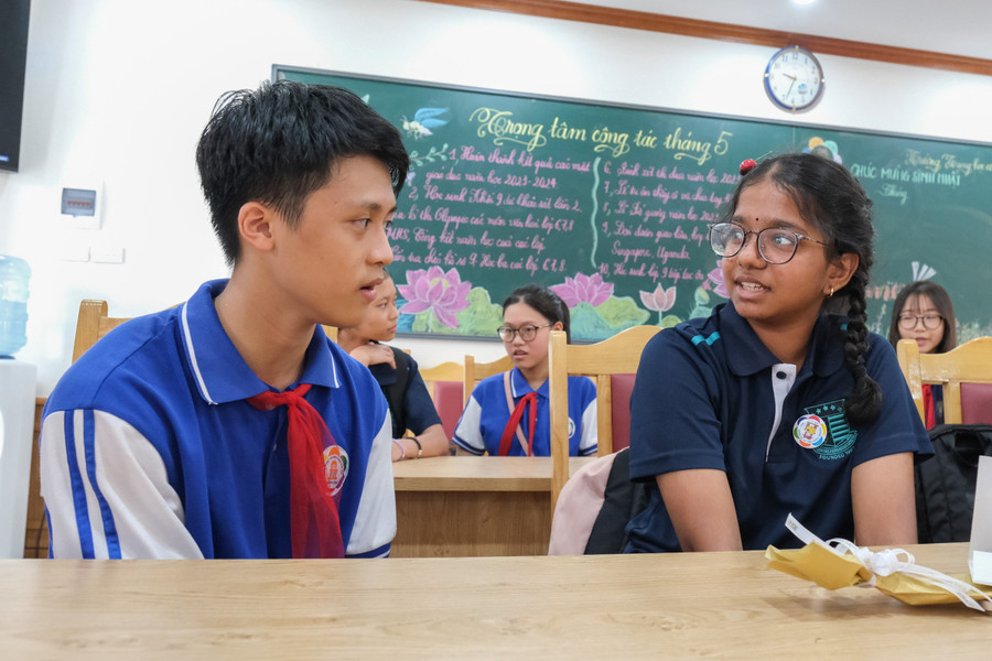 Học sinh trường THCS Thành Công tự tin giao lưu với các bạn đến từ trường THCS Swiss Cottage bằng khả năng ngoại ngữ. Học sinh trường THCS Thành Công tự tin giao lưu với các bạn đến từ trường THCS Swiss Cottage bằng khả năng ngoại ngữ.