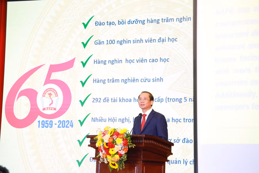 PGS. TS Nguyễn Bá Chiến, Giám đốc Học viện Hành chính Quốc gia phát biểu.